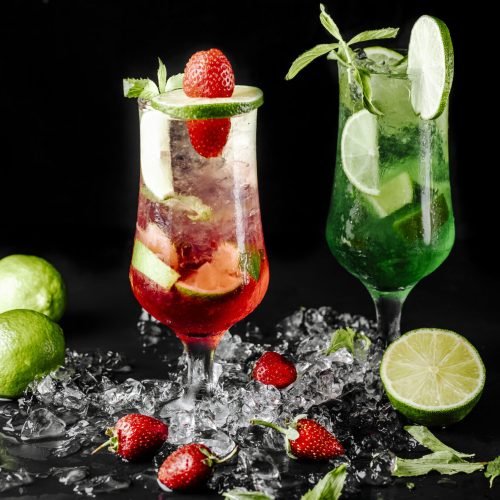 green-lime-mojito-with-mint-red-berry-cocktails